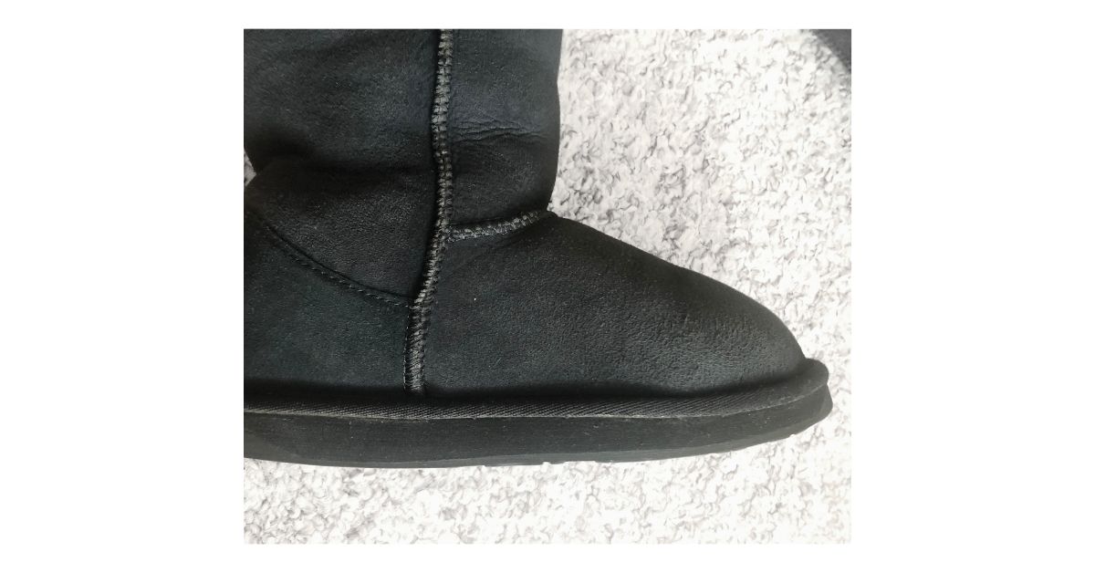 Černé válenky UGG - jak opravit barvu Renovace semišových černých bot